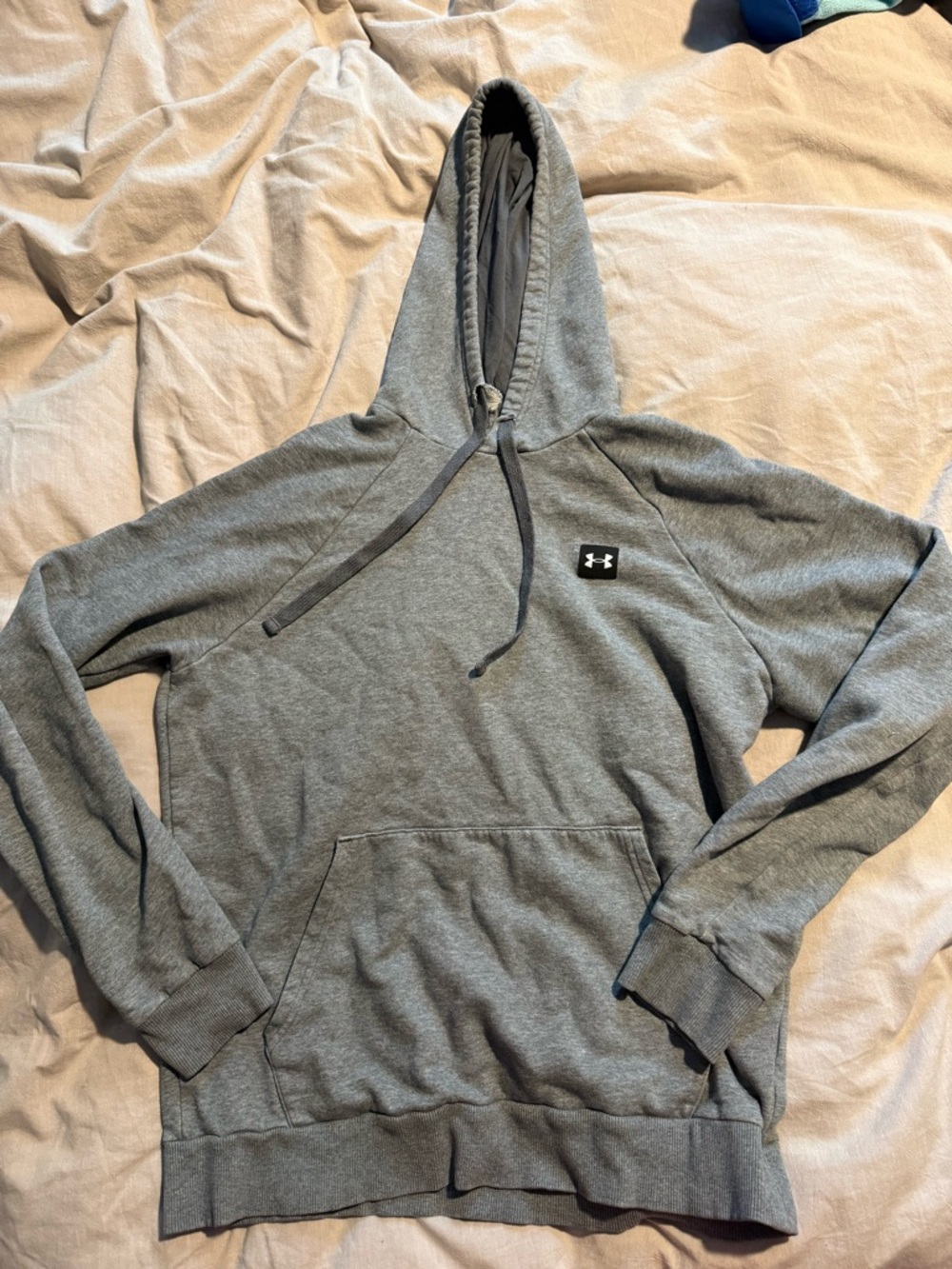 Under Armour Men’s Gray Pullover Hoodie with Logo Patch